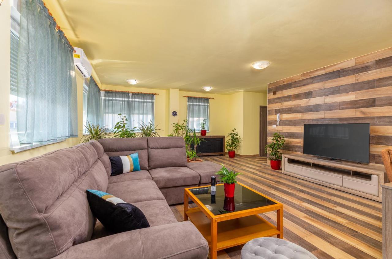 Apartmani Monte Pula Exteriér fotografie