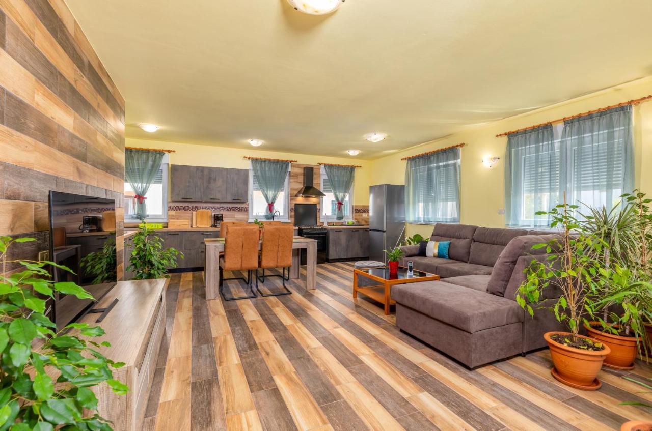 Apartmani Monte Pula Exteriér fotografie
