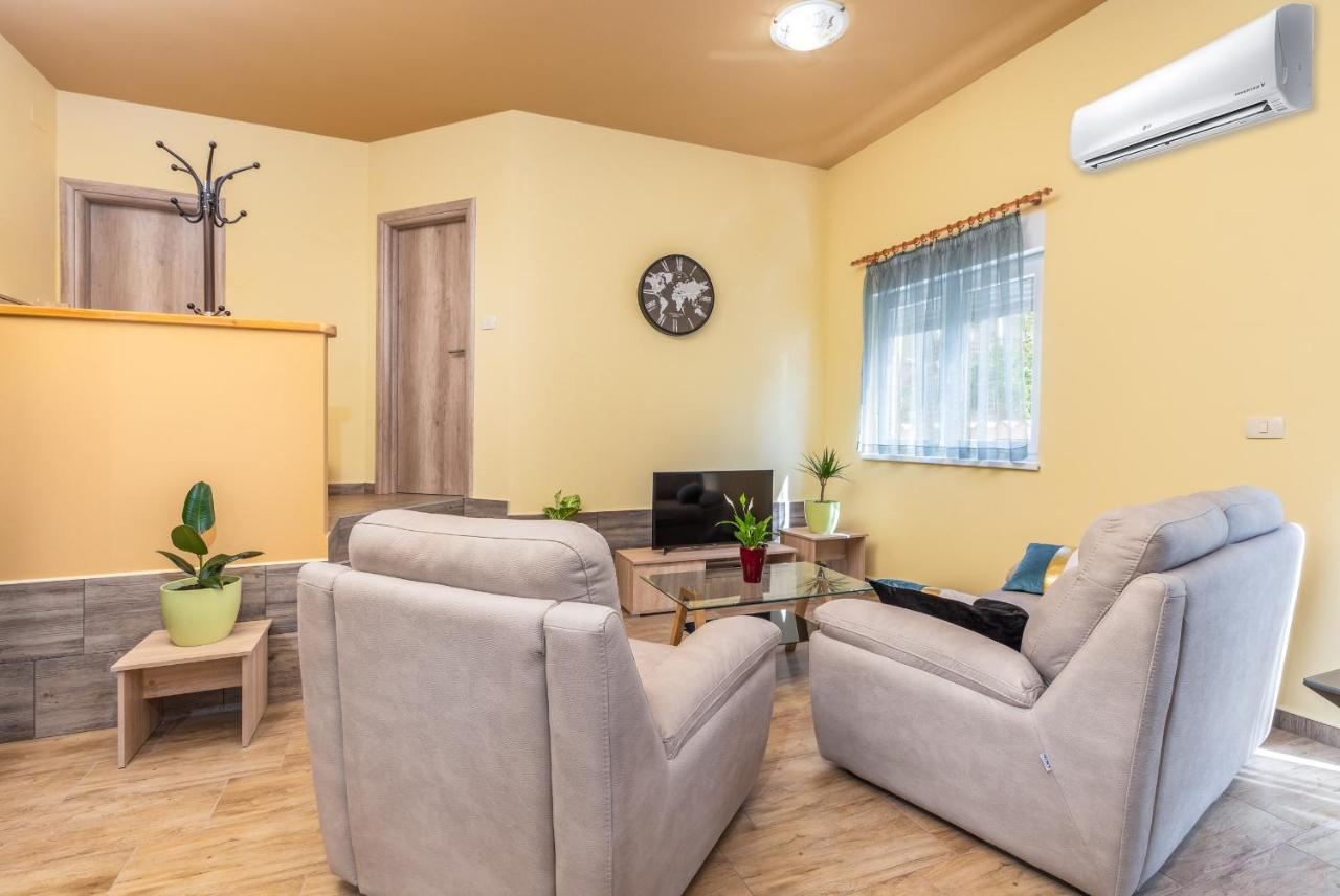 Apartmani Monte Pula Exteriér fotografie
