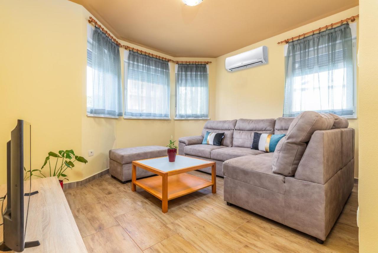 Apartmani Monte Pula Exteriér fotografie